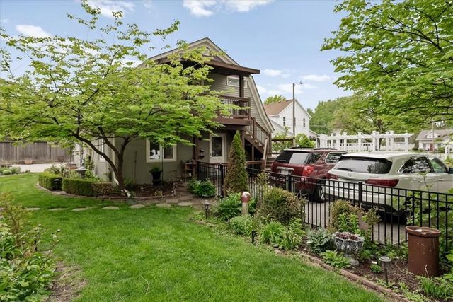 105 SW 15th Street, Blue Springs, MO 64015
