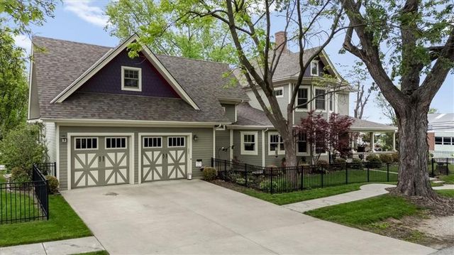 105 SW 15th Street, Blue Springs, MO 64015