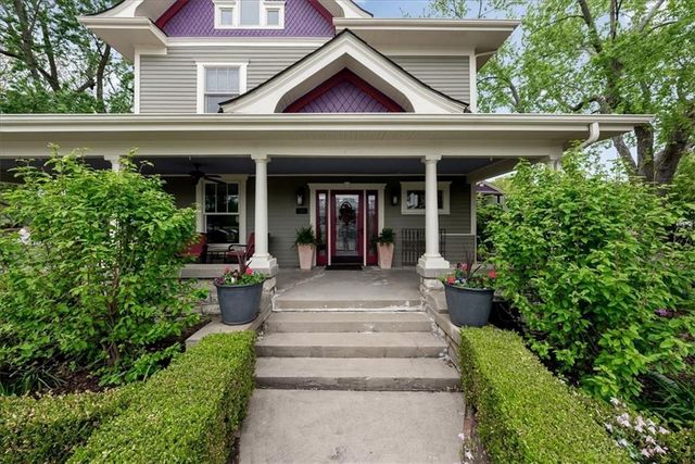 105 SW 15th Street, Blue Springs, MO 64015