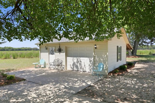 913 W Core Road, Dunn, NC 28334
