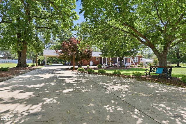 913 W Core Road, Dunn, NC 28334