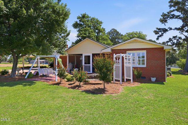 913 W Core Road, Dunn, NC 28334