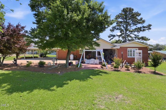 913 W Core Road, Dunn, NC 28334