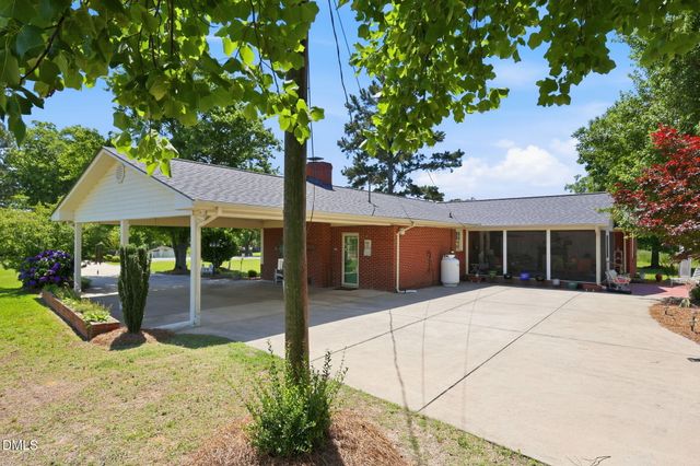 913 W Core Road, Dunn, NC 28334