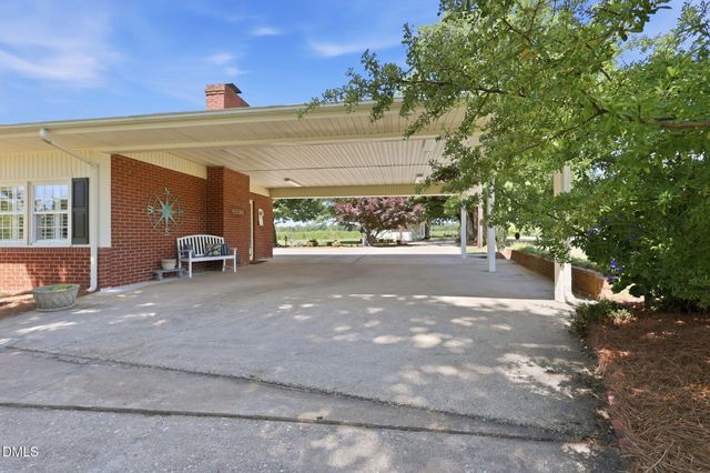 913 W Core Road, Dunn, NC 28334