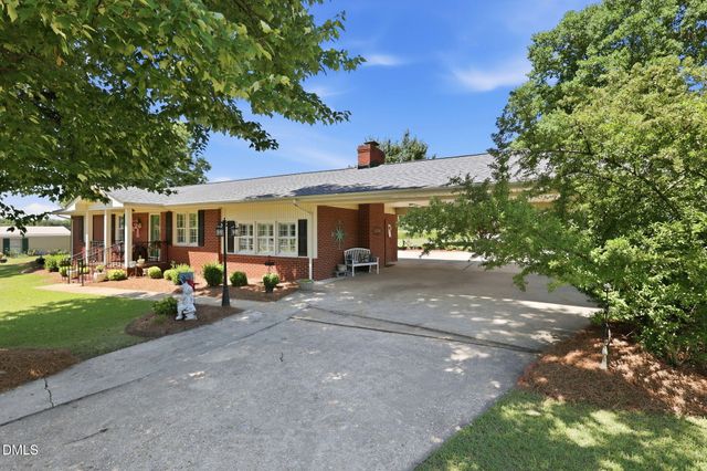 913 W Core Road, Dunn, NC 28334