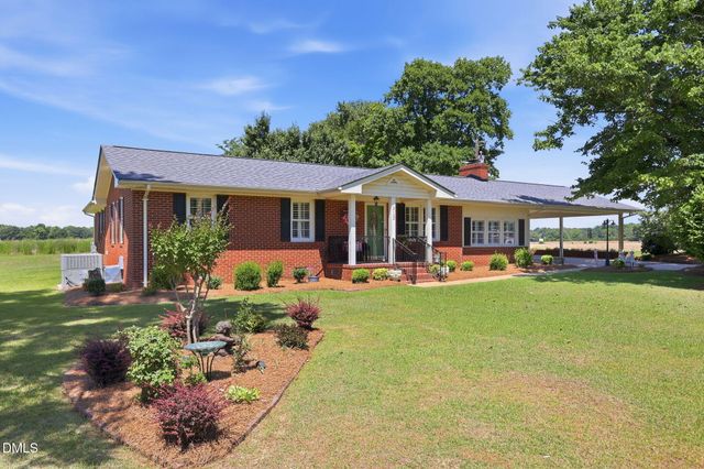 913 W Core Road, Dunn, NC 28334