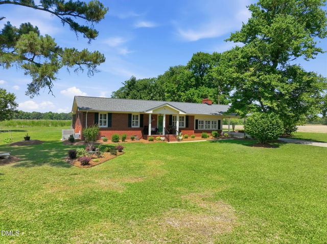 913 W Core Road, Dunn, NC 28334