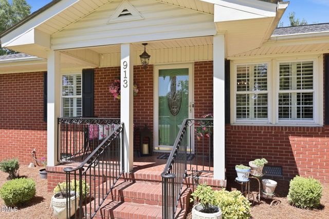 913 W Core Road, Dunn, NC 28334