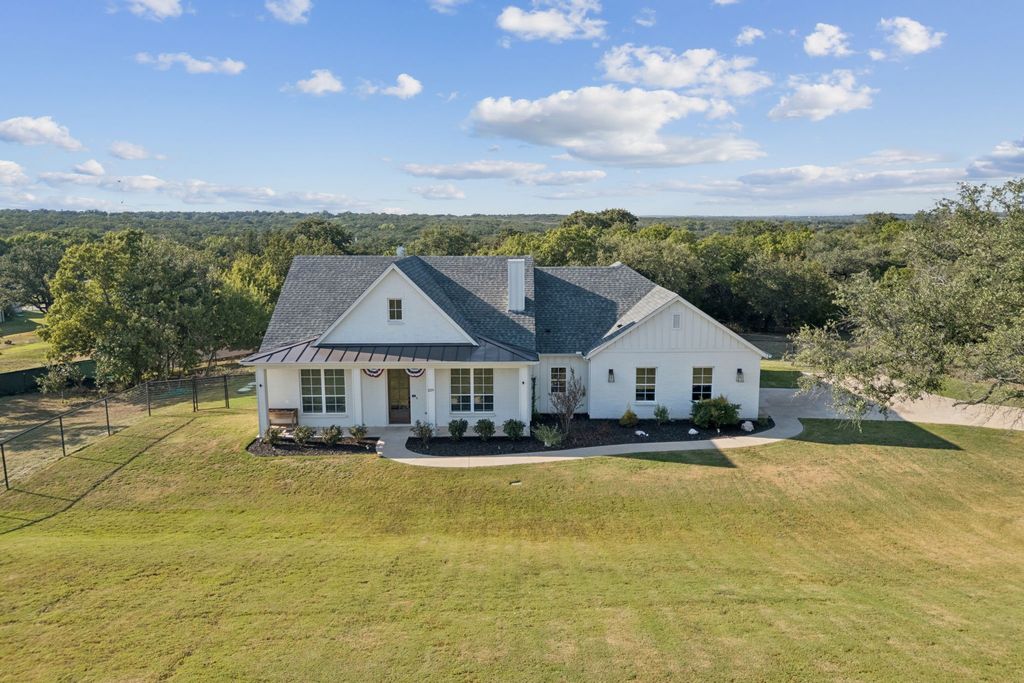 229 Scenic Wood Drive, Reno, TX 76020