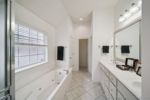 2212 N 12th Place, Broken Arrow, OK 74012