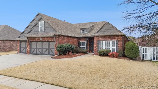 2212 N 12th Place, Broken Arrow, OK 74012
