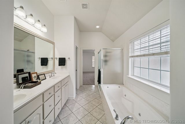 2212 N 12th Place, Broken Arrow, OK 74012