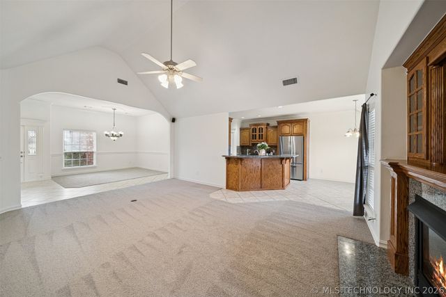 2212 N 12th Place, Broken Arrow, OK 74012