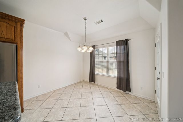 2212 N 12th Place, Broken Arrow, OK 74012