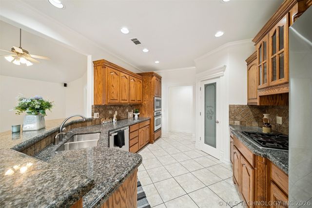 2212 N 12th Place, Broken Arrow, OK 74012