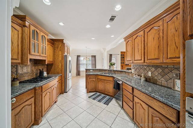 2212 N 12th Place, Broken Arrow, OK 74012