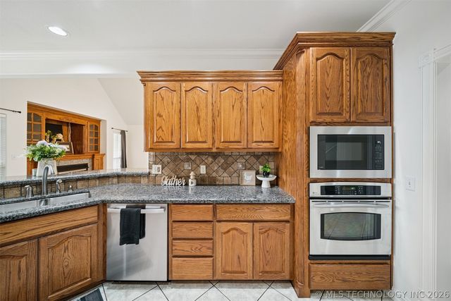 2212 N 12th Place, Broken Arrow, OK 74012