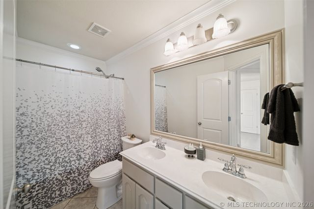 2212 N 12th Place, Broken Arrow, OK 74012