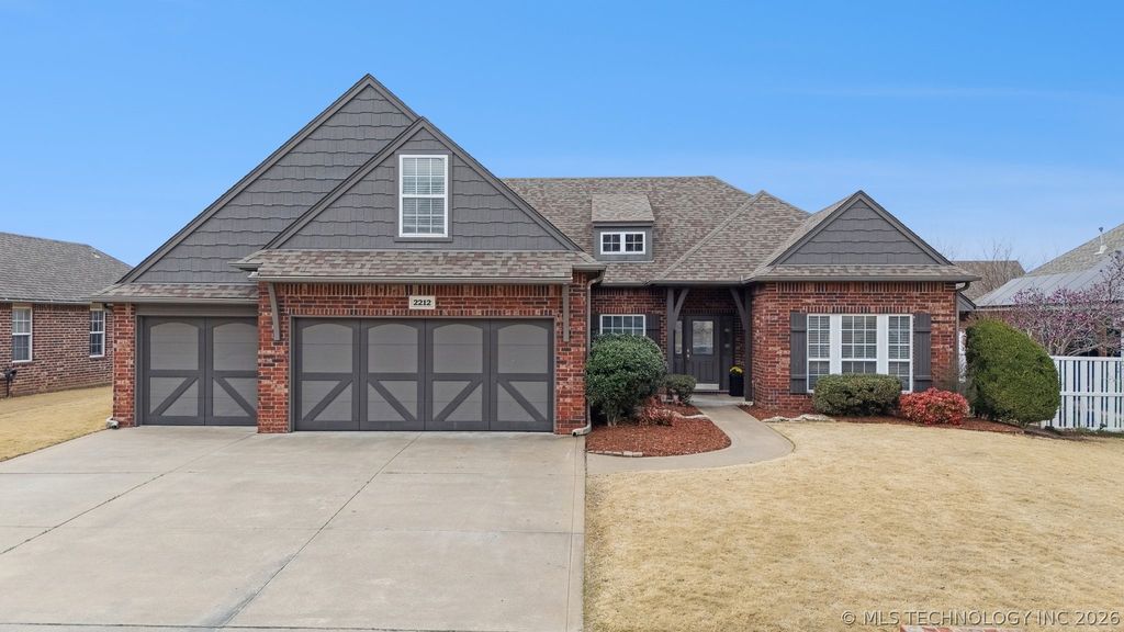 2212 N 12th Place, Broken Arrow, OK 74012