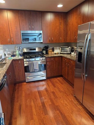 48 Park Street 711X, Montclair, NJ 07042