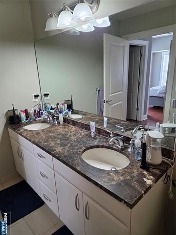 48 Park Street 711X, Montclair, NJ 07042