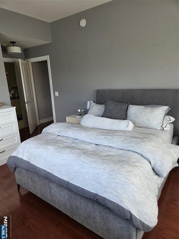 48 Park Street 711X, Montclair, NJ 07042