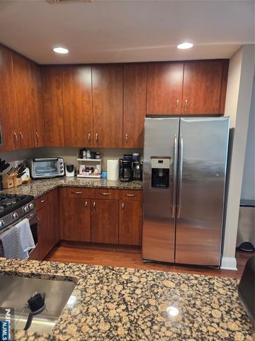 48 Park Street 711X, Montclair, NJ 07042