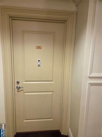 48 Park Street 711X, Montclair, NJ 07042