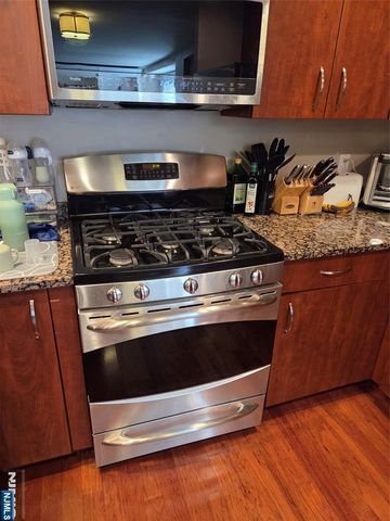 48 Park Street 711X, Montclair, NJ 07042