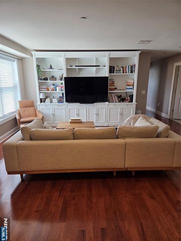 48 Park Street 711X, Montclair, NJ 07042