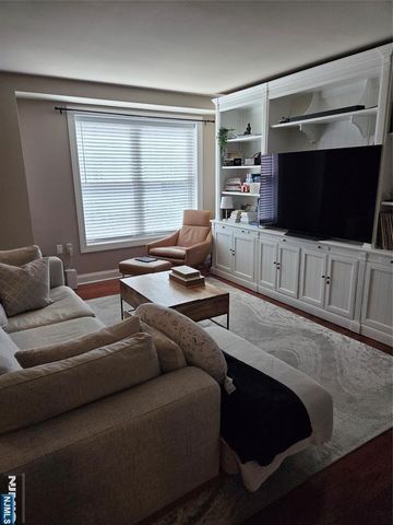 48 Park Street 711X, Montclair, NJ 07042