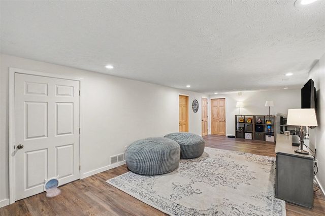 2430 Oak Hollow Drive, Jenison, MI 49428