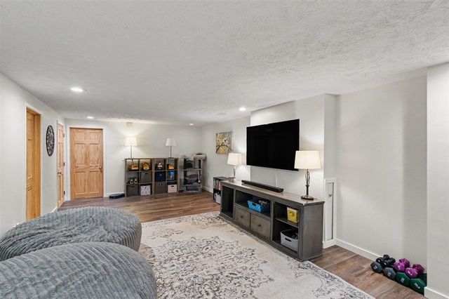 2430 Oak Hollow Drive, Jenison, MI 49428