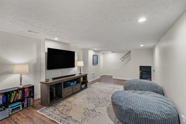 2430 Oak Hollow Drive, Jenison, MI 49428