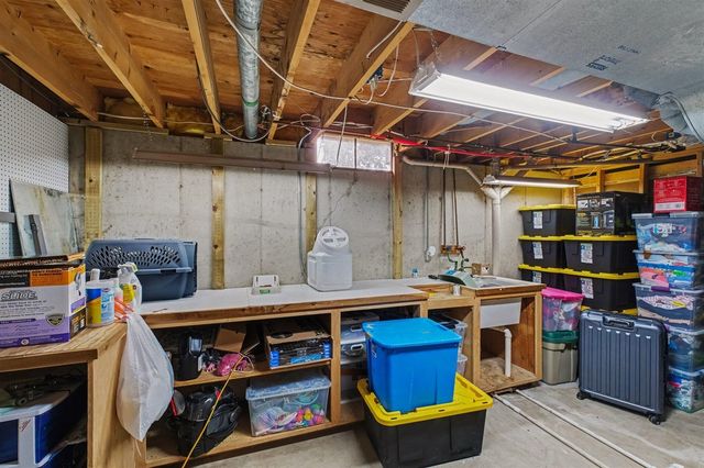 2430 Oak Hollow Drive, Jenison, MI 49428