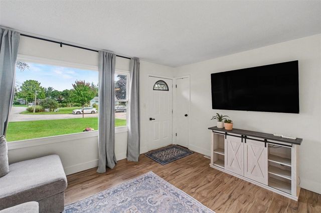 2430 Oak Hollow Drive, Jenison, MI 49428
