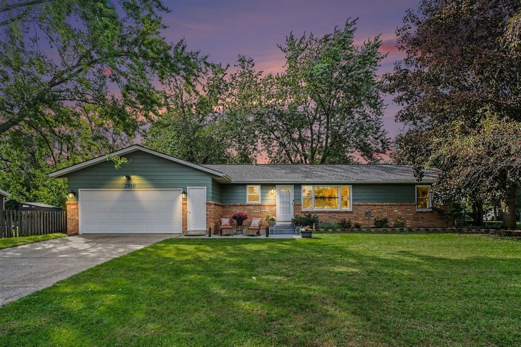 2430 Oak Hollow Drive, Jenison, MI 49428