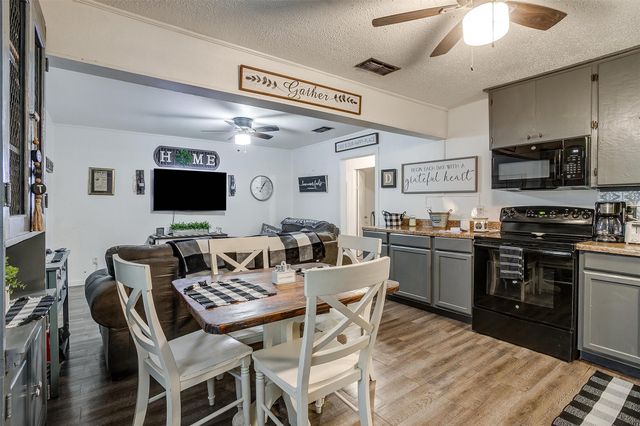 420 E 1st Street, Weatherford, TX 76086