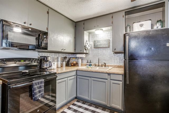 420 E 1st Street, Weatherford, TX 76086