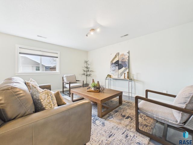 6500 E Steamboat Trl Trail, Sioux Falls, SD 57110