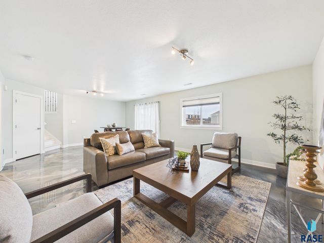 6500 E Steamboat Trl Trail, Sioux Falls, SD 57110