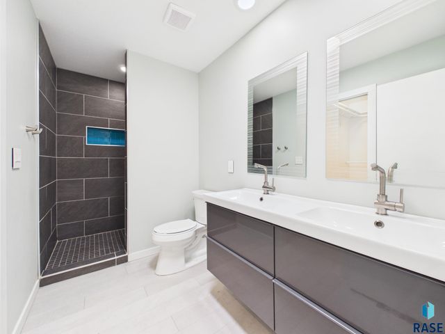 6500 E Steamboat Trl Trail, Sioux Falls, SD 57110