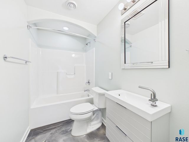 6500 E Steamboat Trl Trail, Sioux Falls, SD 57110