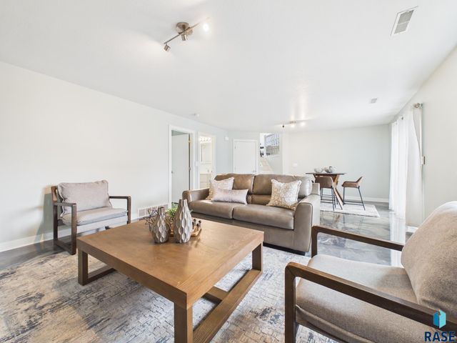 6500 E Steamboat Trl Trail, Sioux Falls, SD 57110