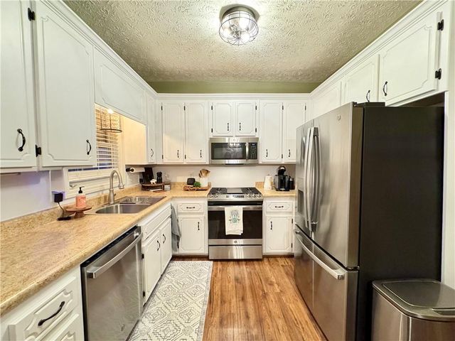 802 Hampton Way, Canton, GA 30115