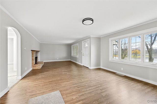 5082 Bay View Road, Hamburg, NY 14075