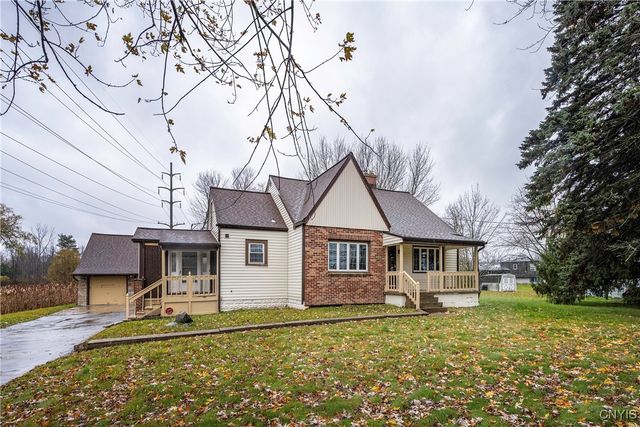 5082 Bay View Road, Hamburg, NY 14075