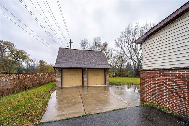 5082 Bay View Road, Hamburg, NY 14075