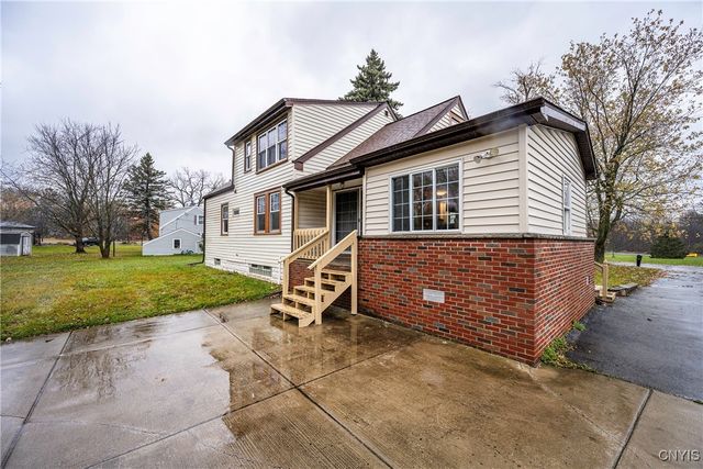 5082 Bay View Road, Hamburg, NY 14075